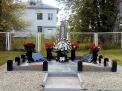 В поселке Лосином города Березовского состоялось открытие памятника пожарным, погибшим в июне 1998 года при тушении пожара на складе инженерных боеприпасов Уральского военного округа